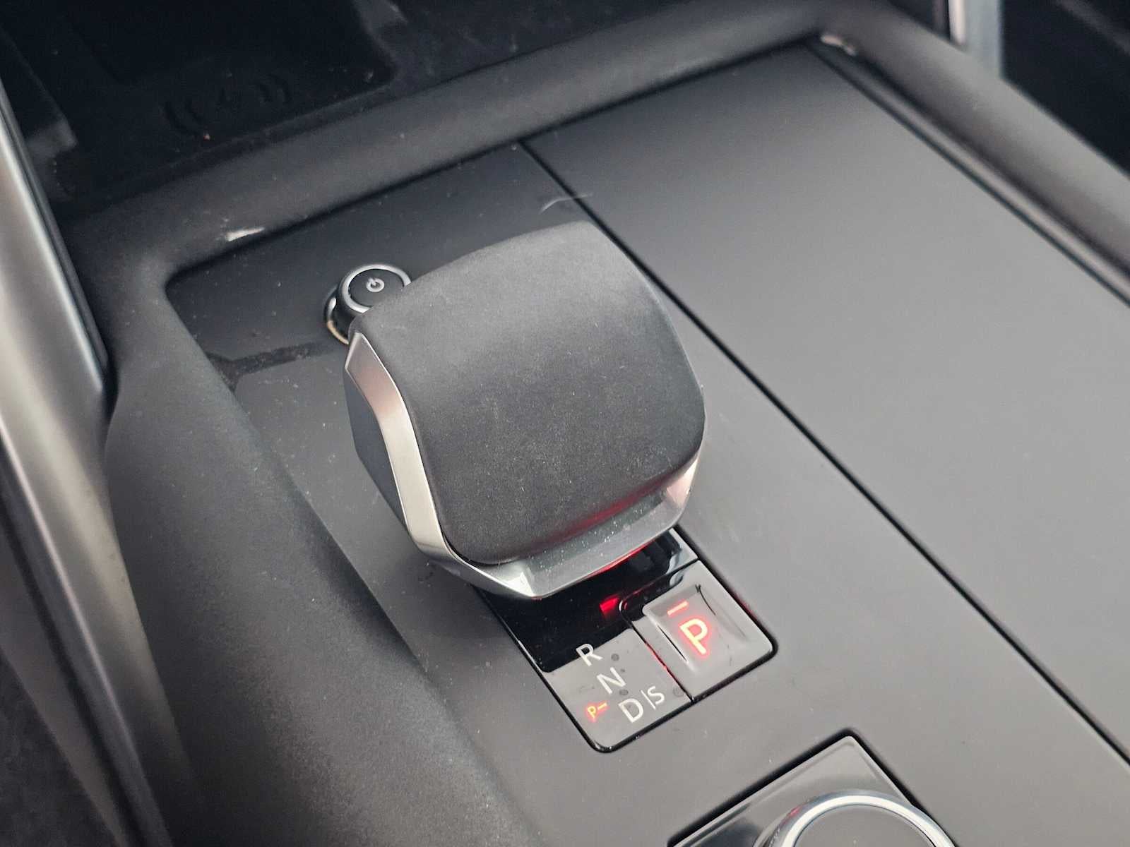 2025 Land Rover Discovery Dynamic SE