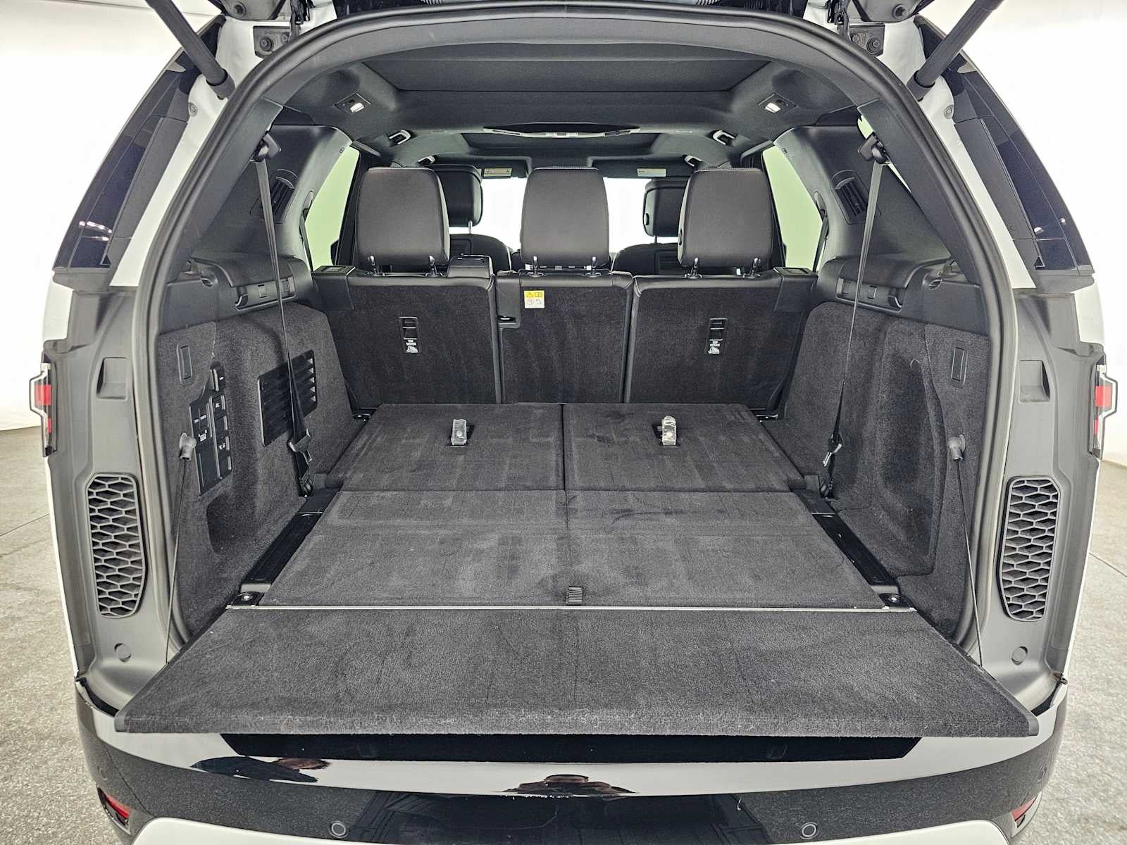 2024 Land Rover Discovery Dynamic SE