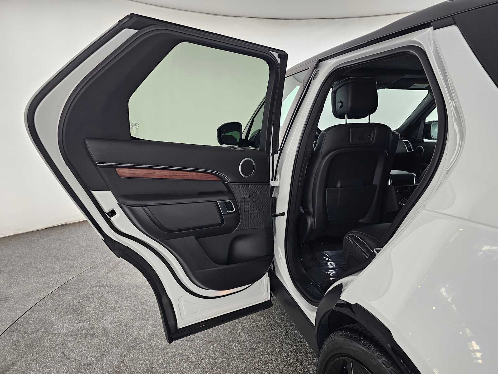 2024 Land Rover Discovery Dynamic SE