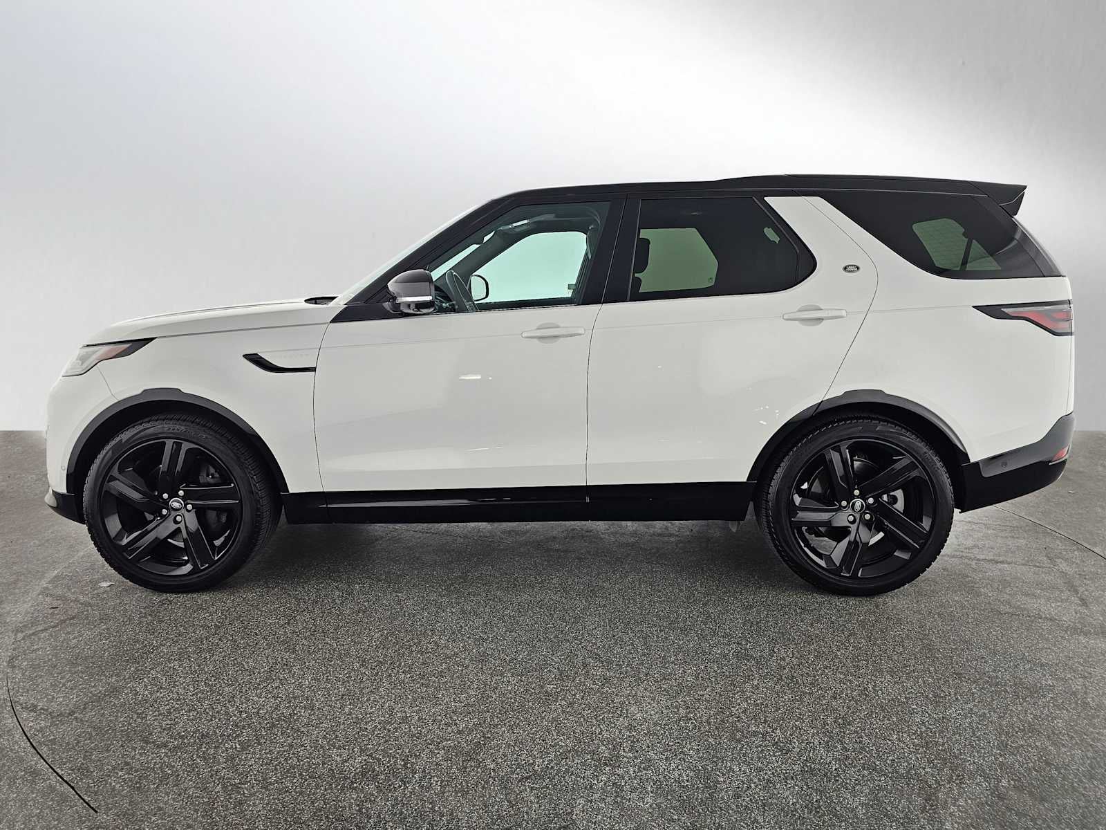 2024 Land Rover Discovery Dynamic SE