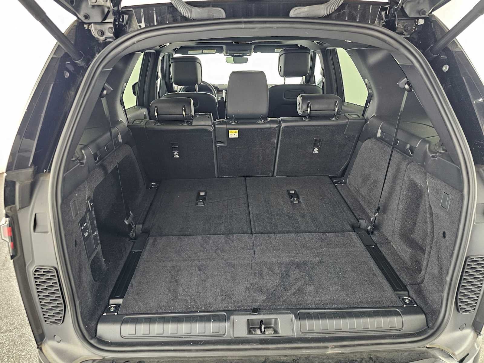 2025 Land Rover Discovery Dynamic SE