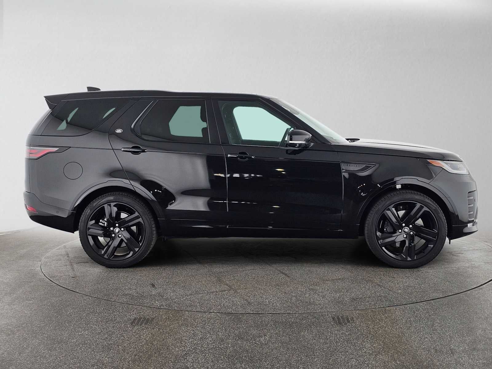 2025 Land Rover Discovery Dynamic SE