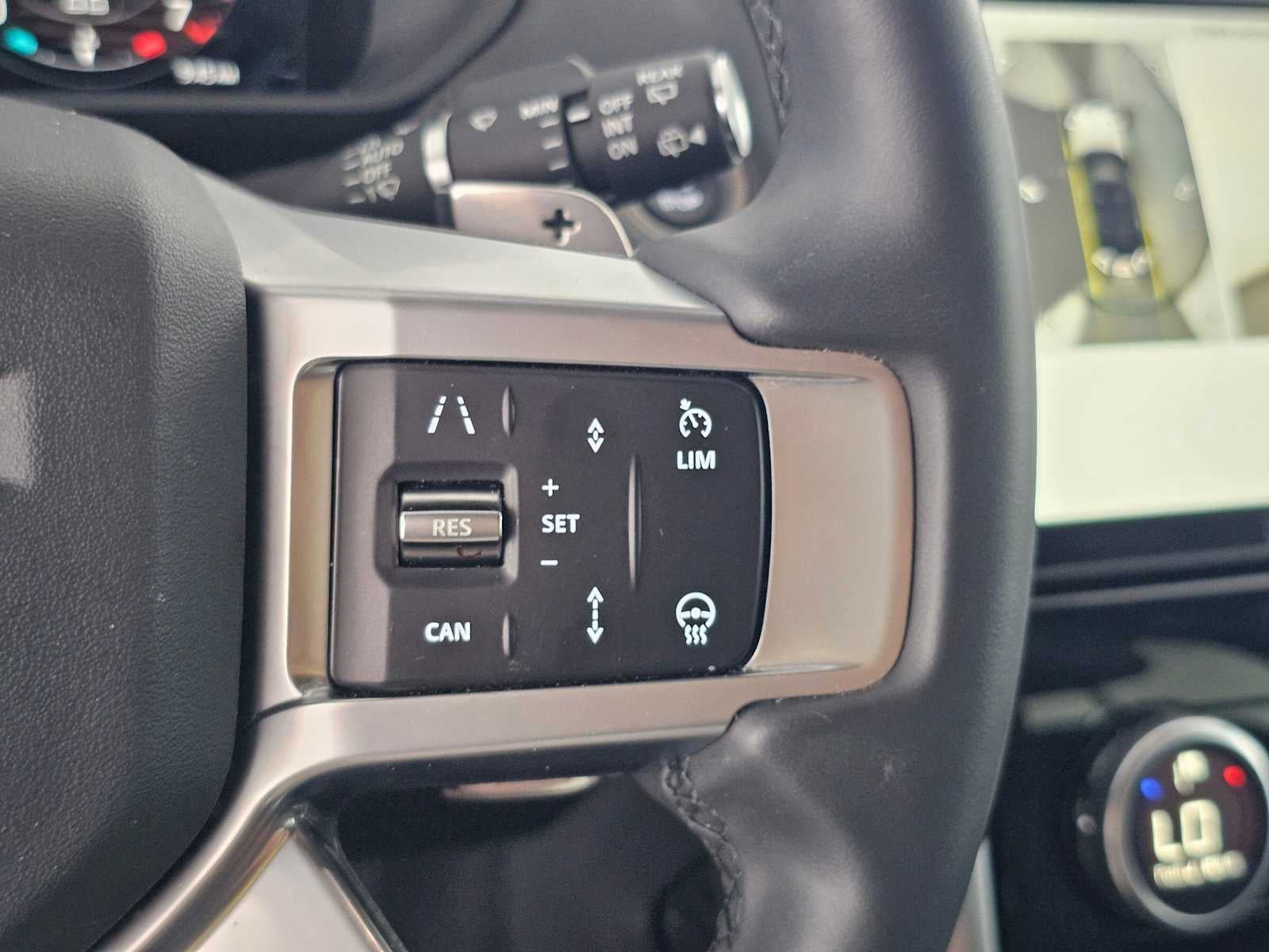 2025 Land Rover Discovery Dynamic SE