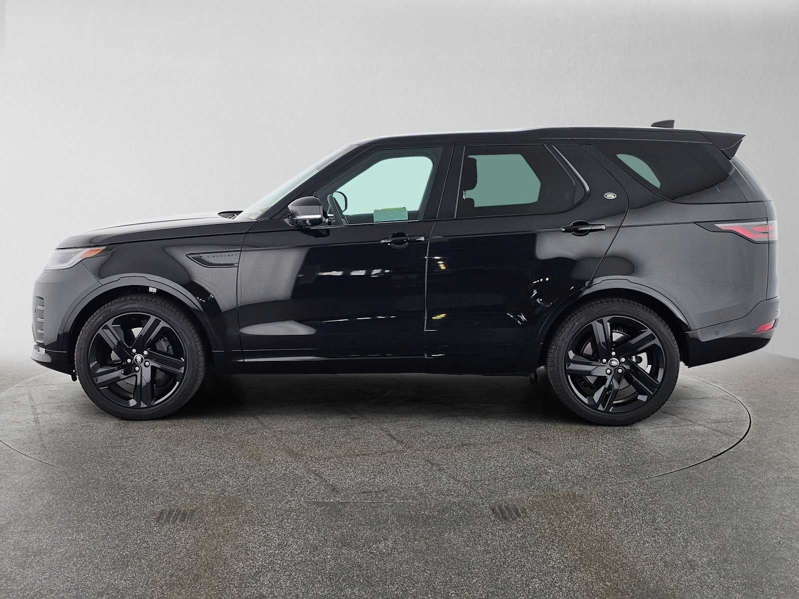2025 Land Rover Discovery Dynamic SE