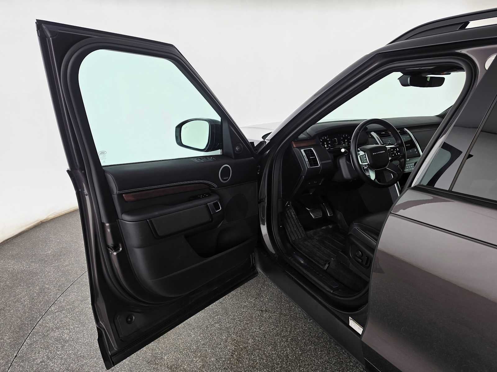 2025 Land Rover Discovery Dynamic SE