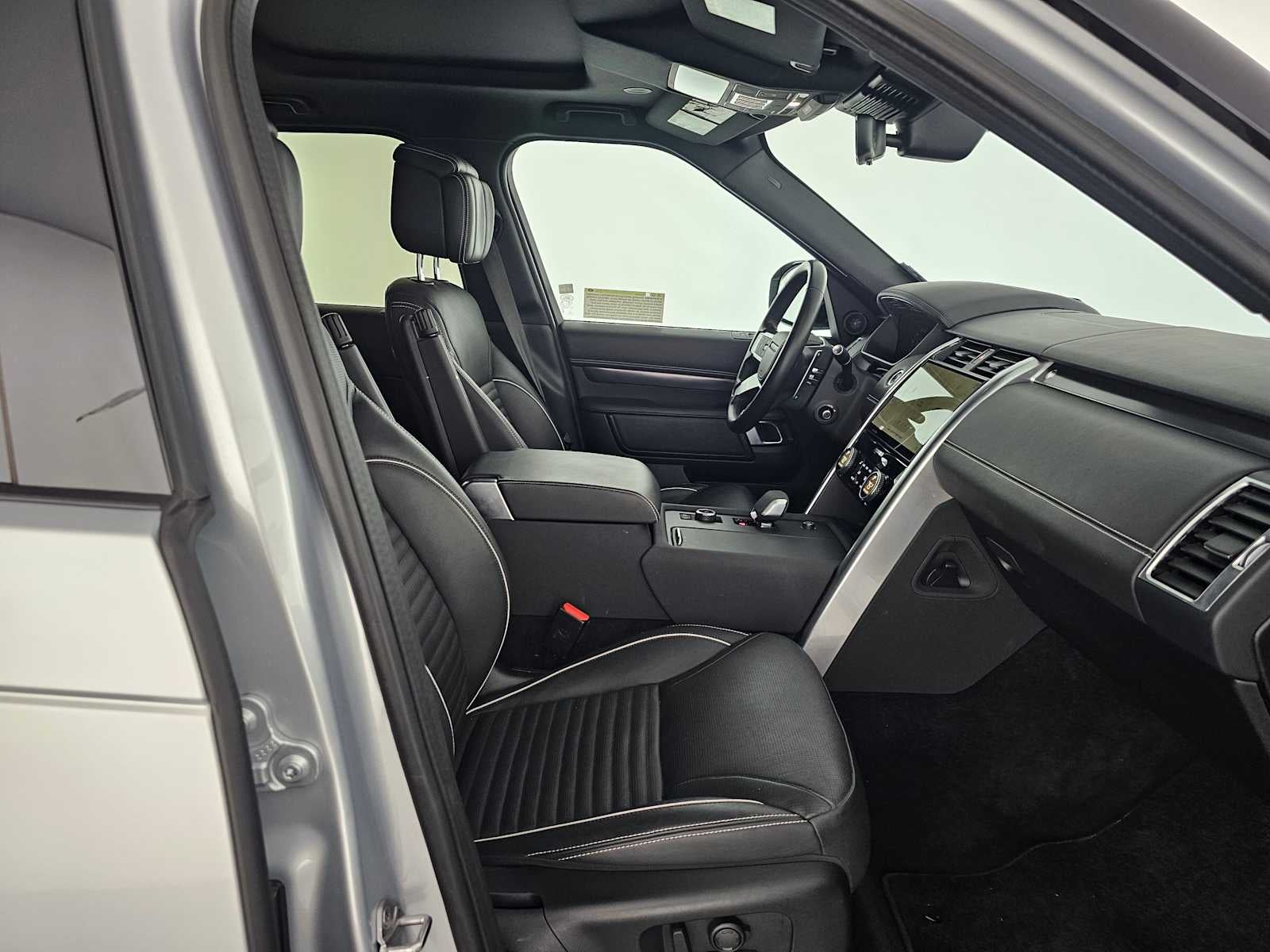 2024 Land Rover Discovery Metropolitan Edition