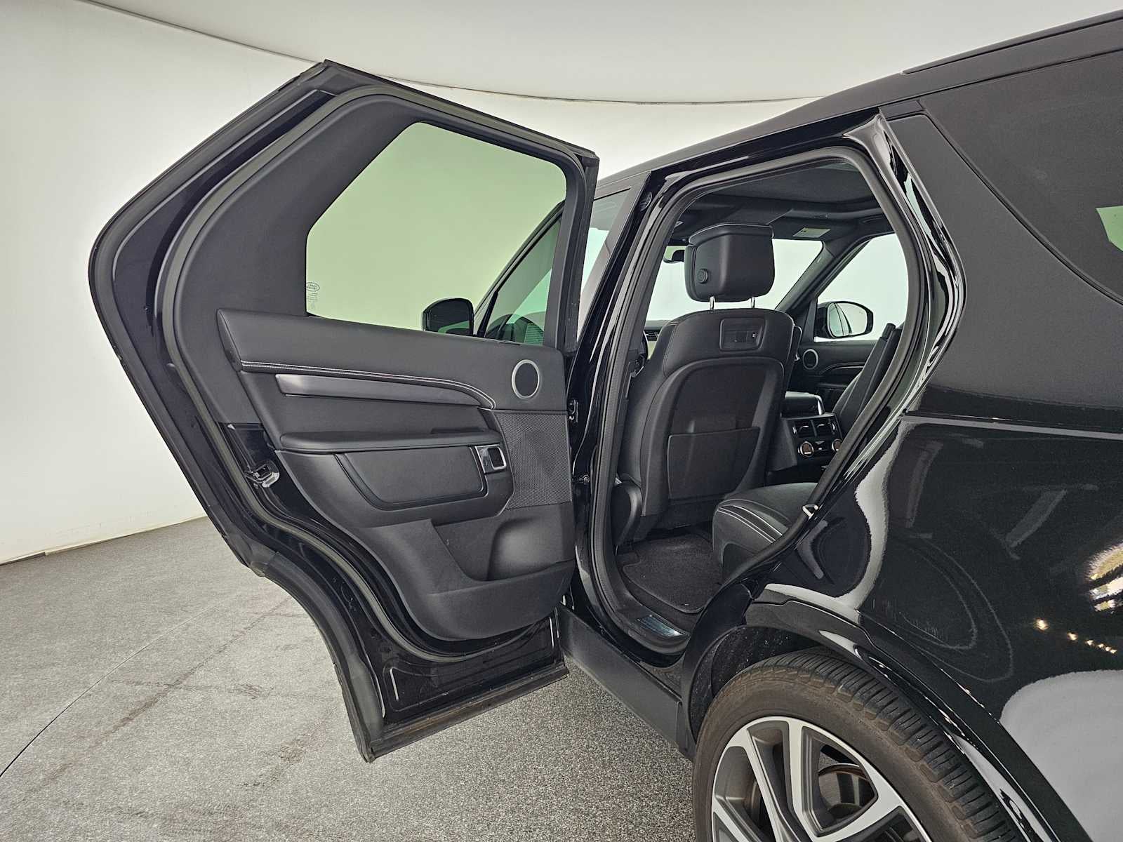 2024 Land Rover Discovery Metropolitan Edition