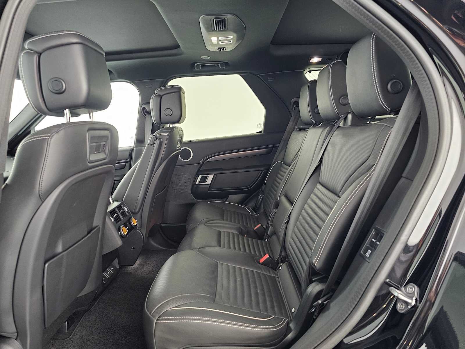 2024 Land Rover Discovery Metropolitan Edition