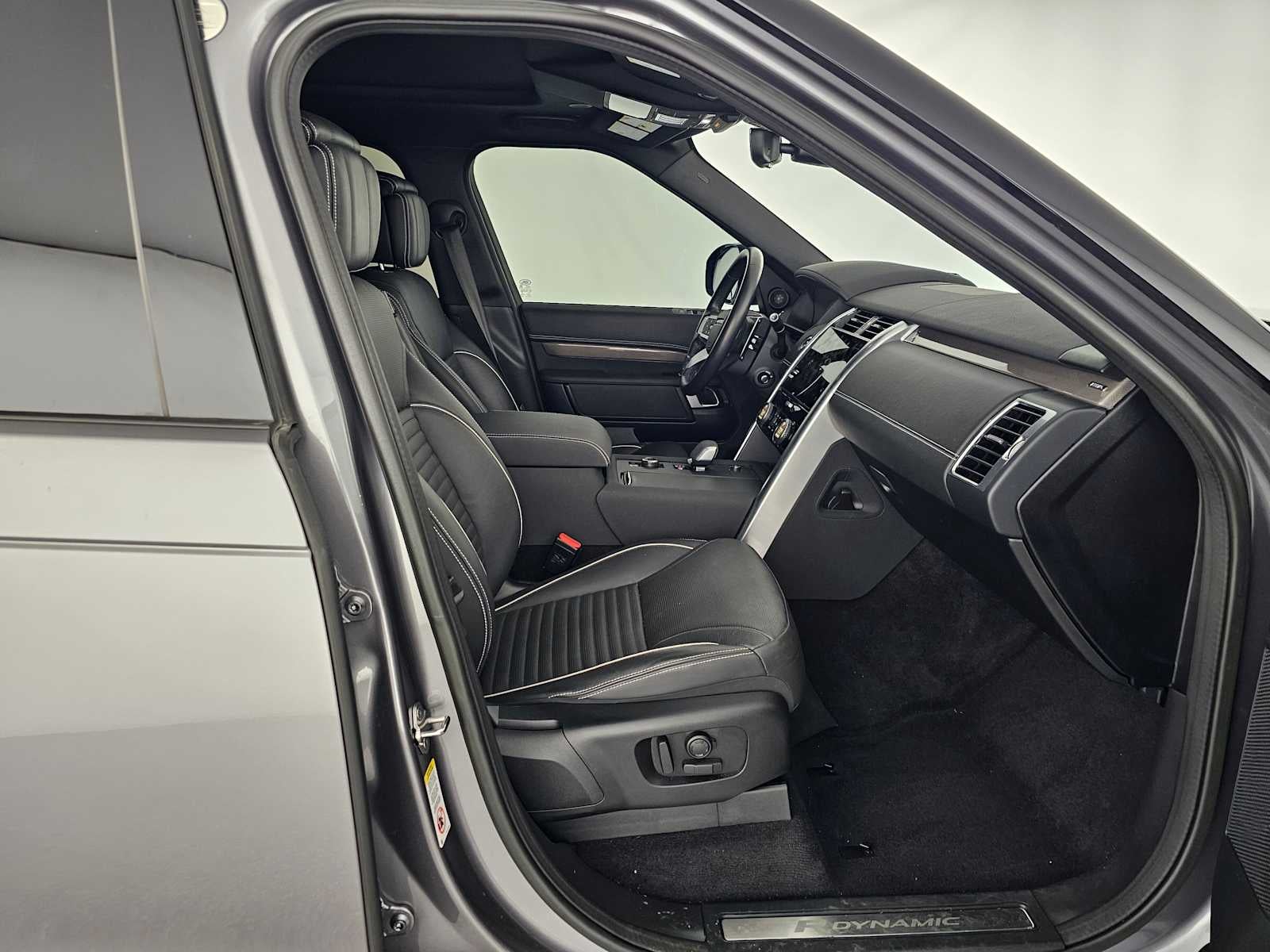 2023 Land Rover Discovery Metropolitan Edition