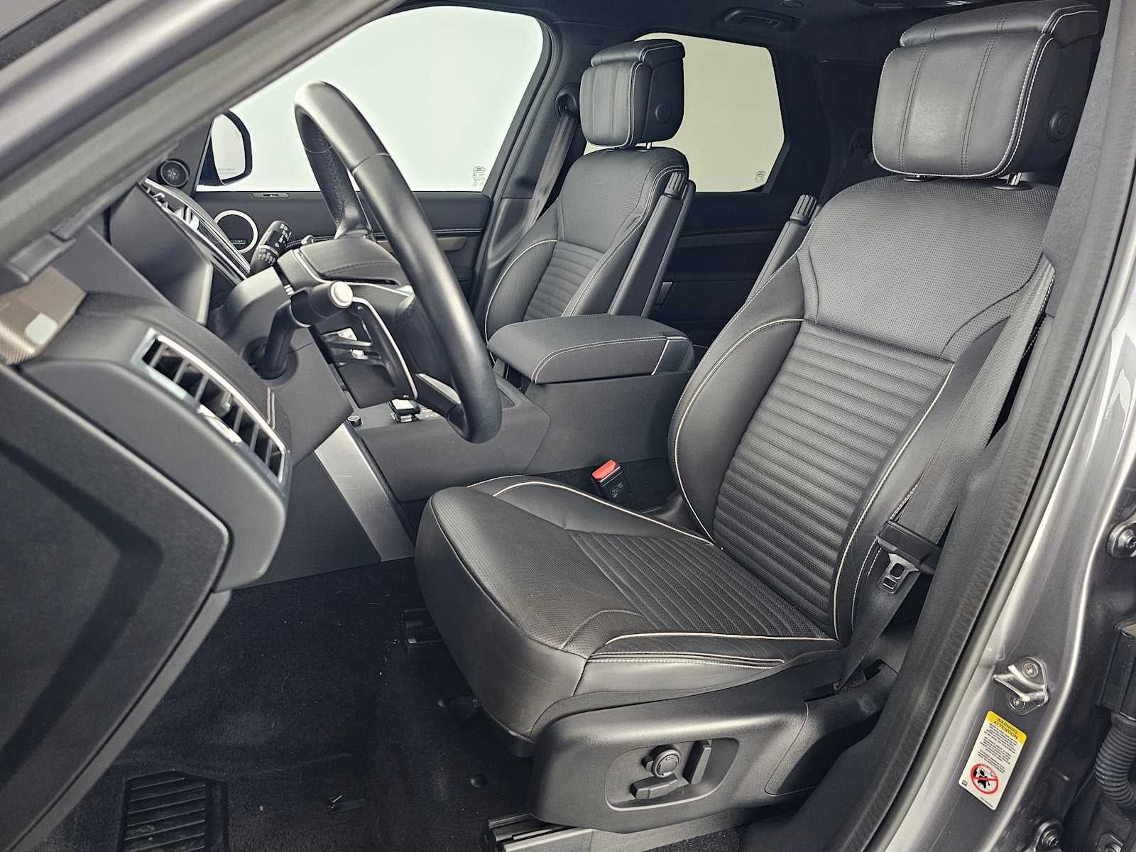 2023 Land Rover Discovery Metropolitan Edition