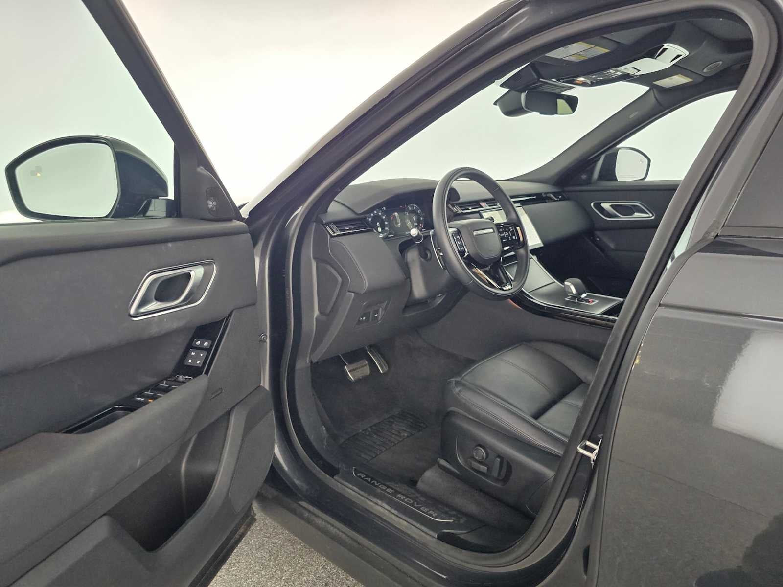 2025 Land Rover Range Rover Velar Dynamic SE