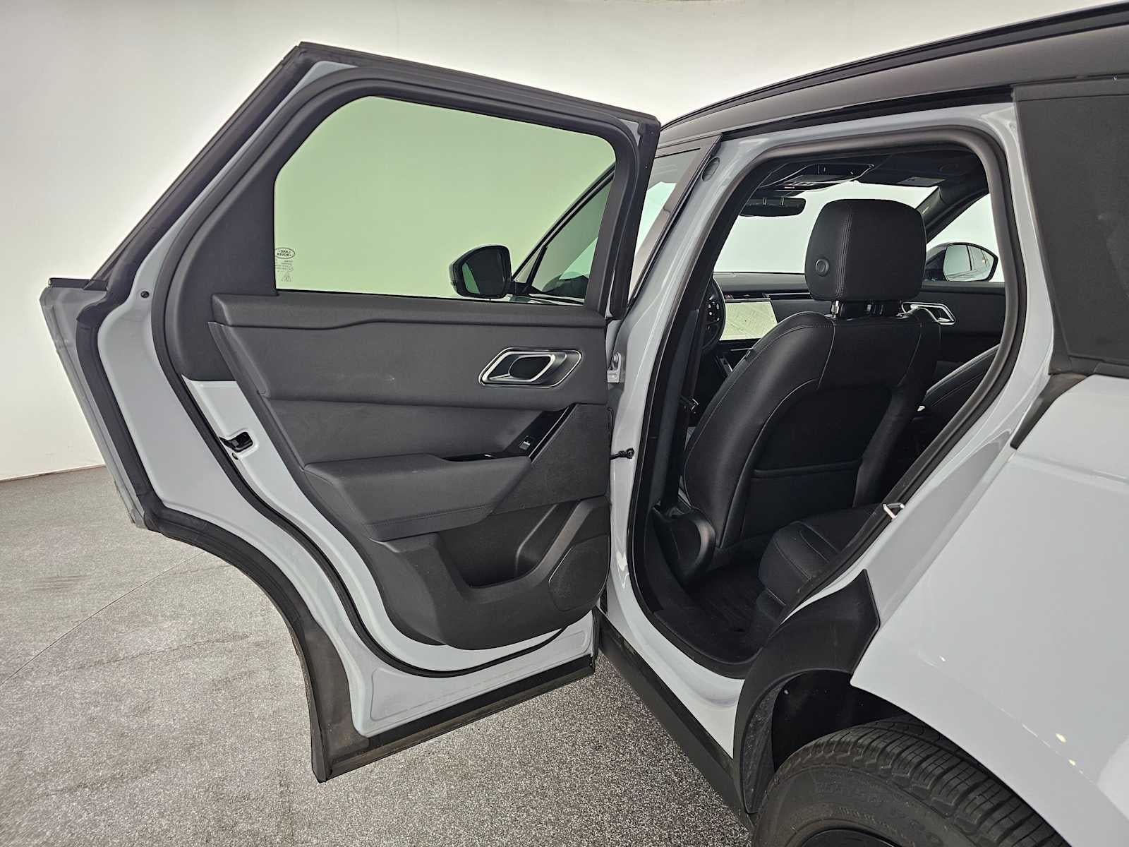 2025 Land Rover Range Rover Velar Dynamic SE