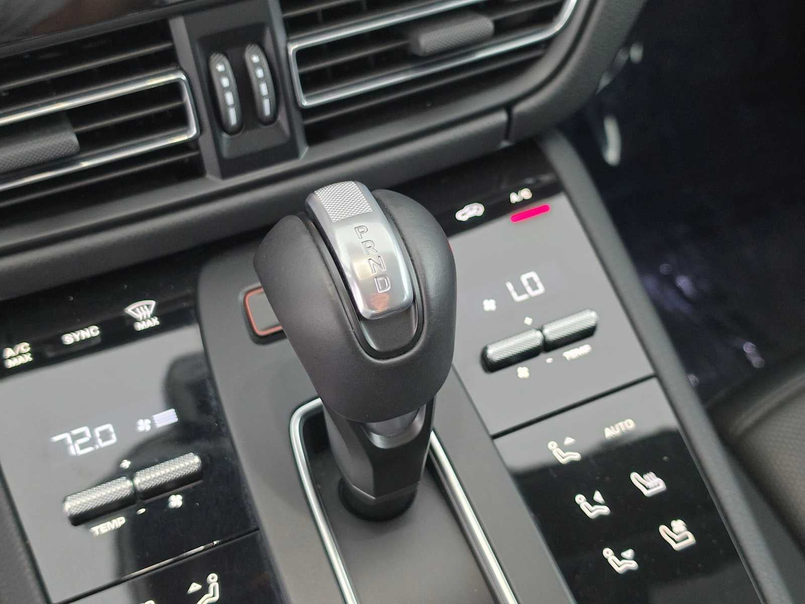 2025 Porsche Macan AWD