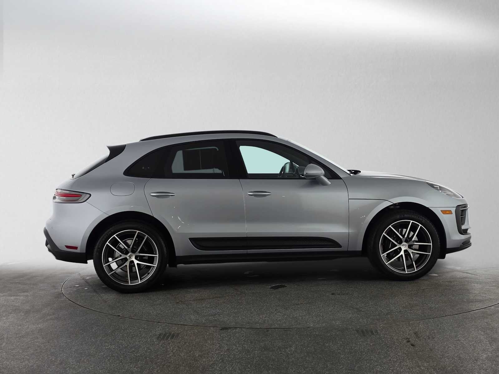 2025 Porsche Macan AWD