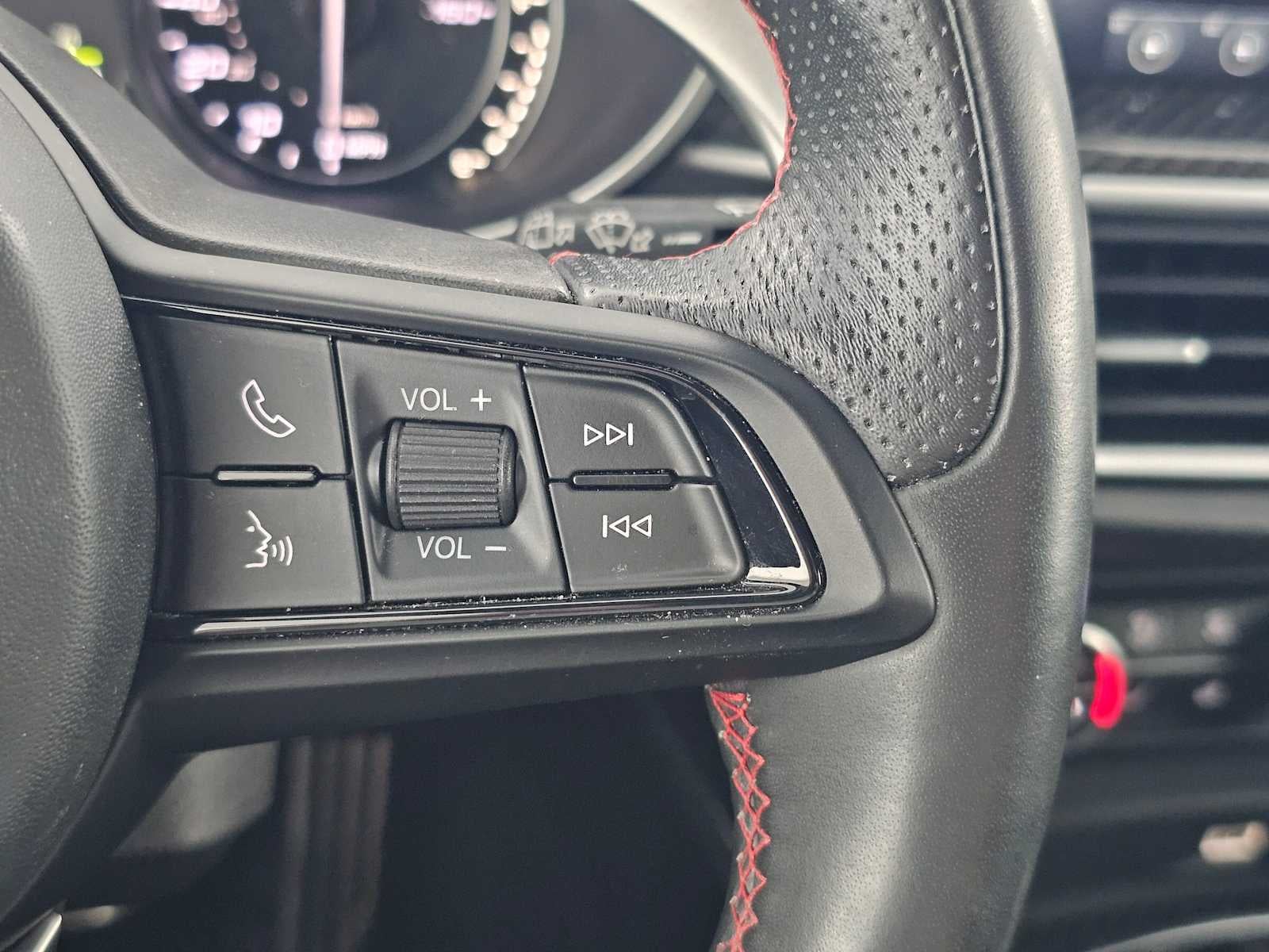 2023 Alfa Romeo Stelvio Estrema