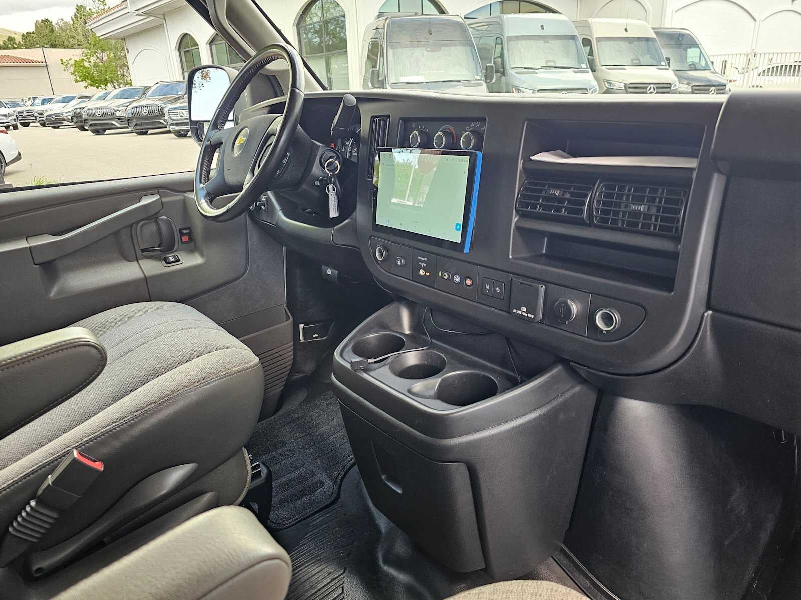 2022 Chevrolet Express Passenger LT