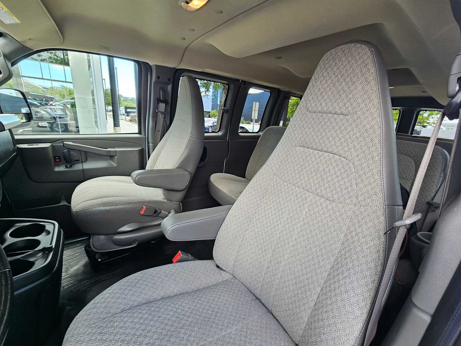 2022 Chevrolet Express Passenger LT