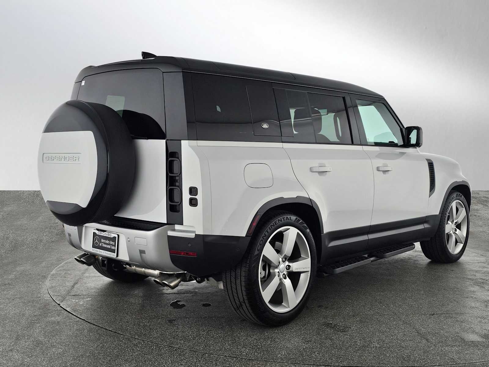 2024 Land Rover Defender SE