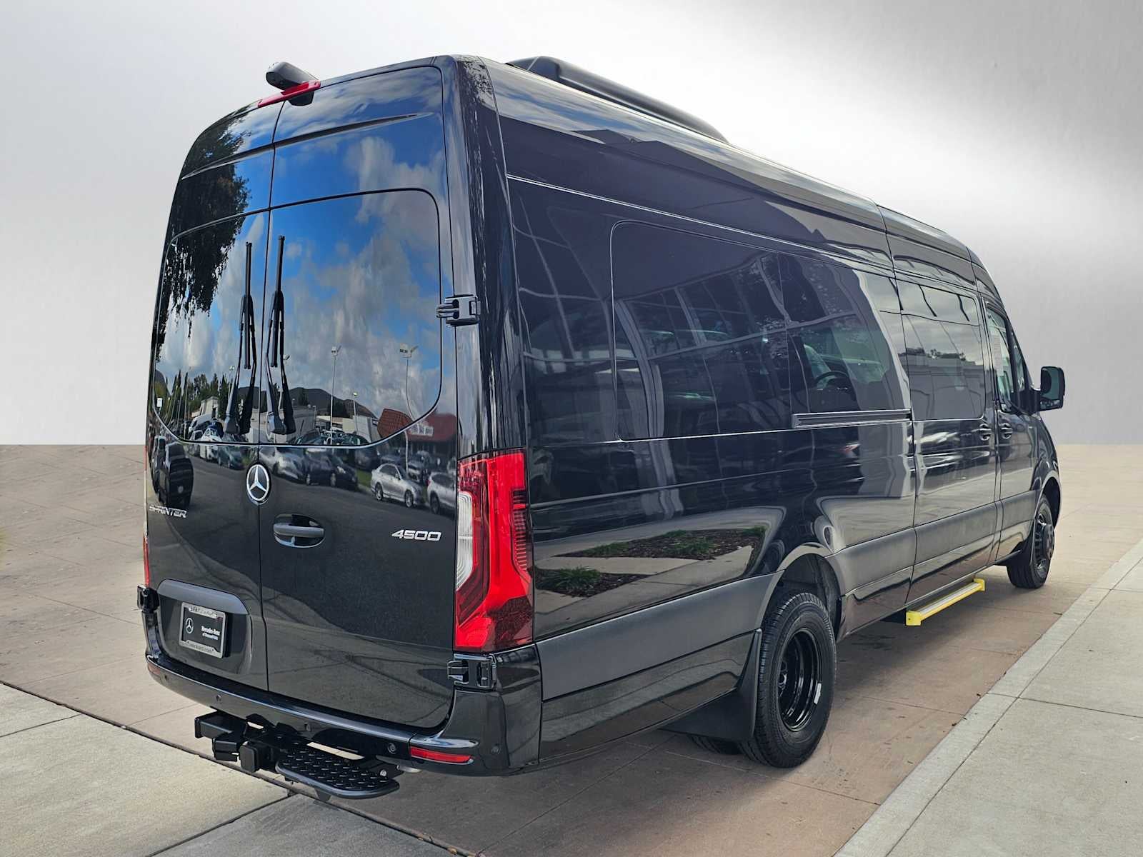 2024 Mercedes-Benz Sprinter 4500 High Roof I4 Diesel HO 170" Extended RWD