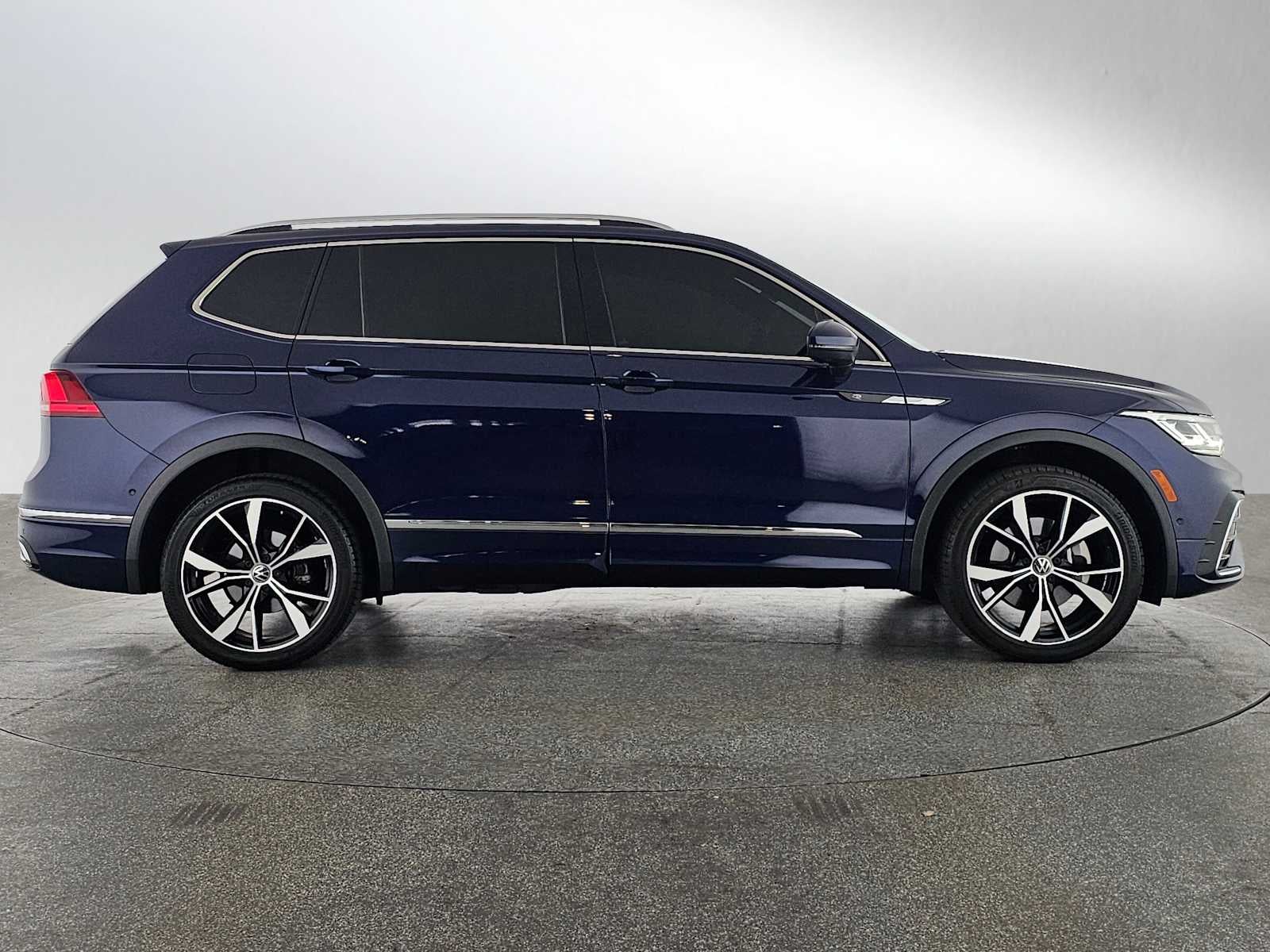 2023 Volkswagen Tiguan SEL R-Line