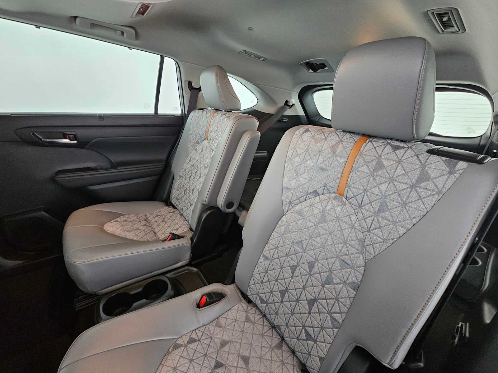 2022 Toyota Highlander Hybrid Bronze Edition