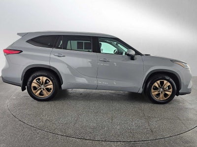 2022 Toyota Highlander Hybrid Bronze Edition
