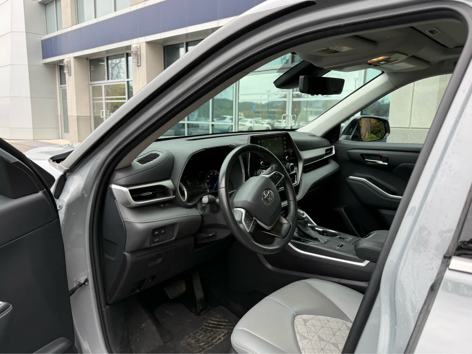 2022 Toyota Highlander Hybrid Bronze Edition