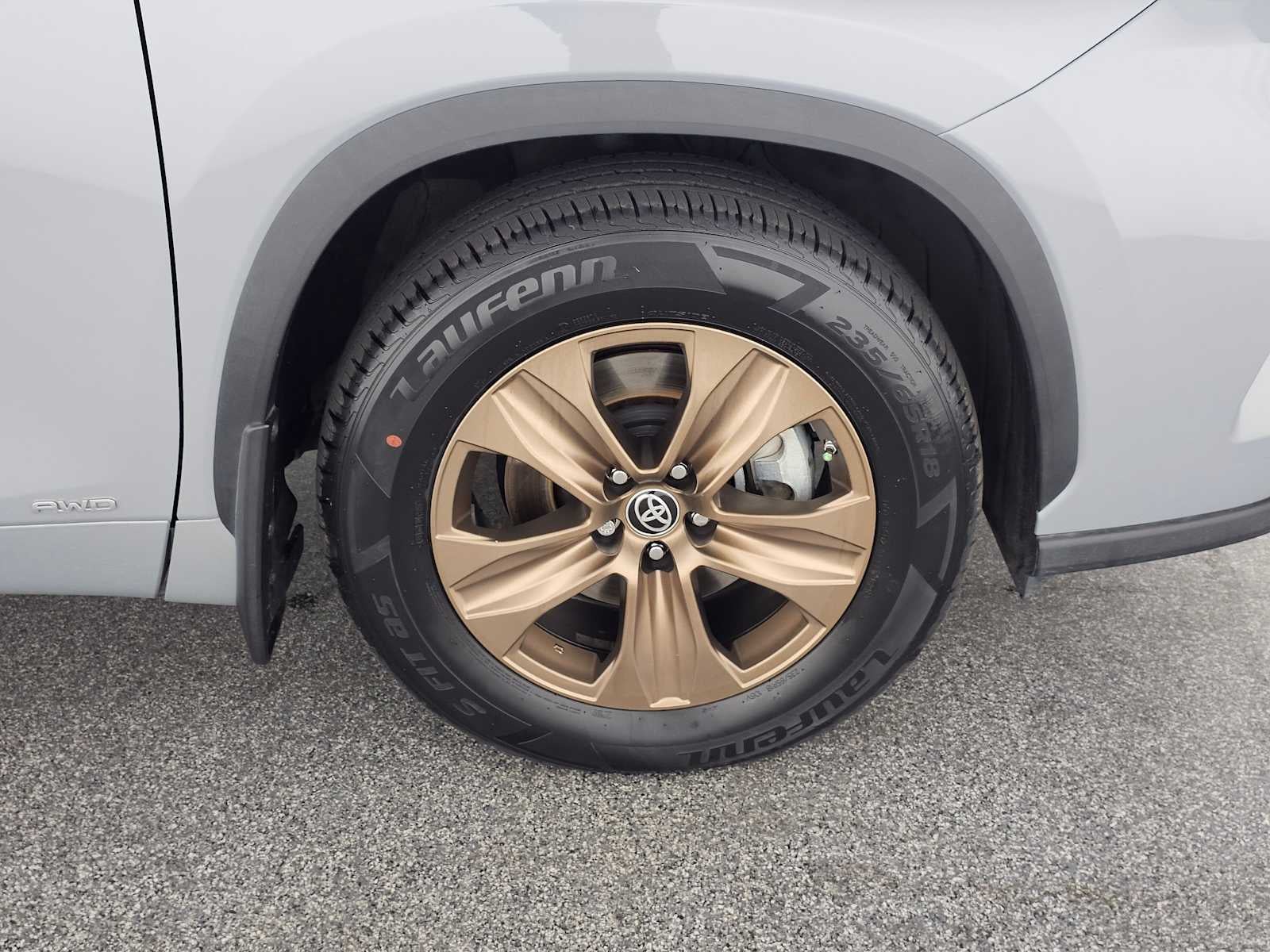 2022 Toyota Highlander Hybrid Bronze Edition