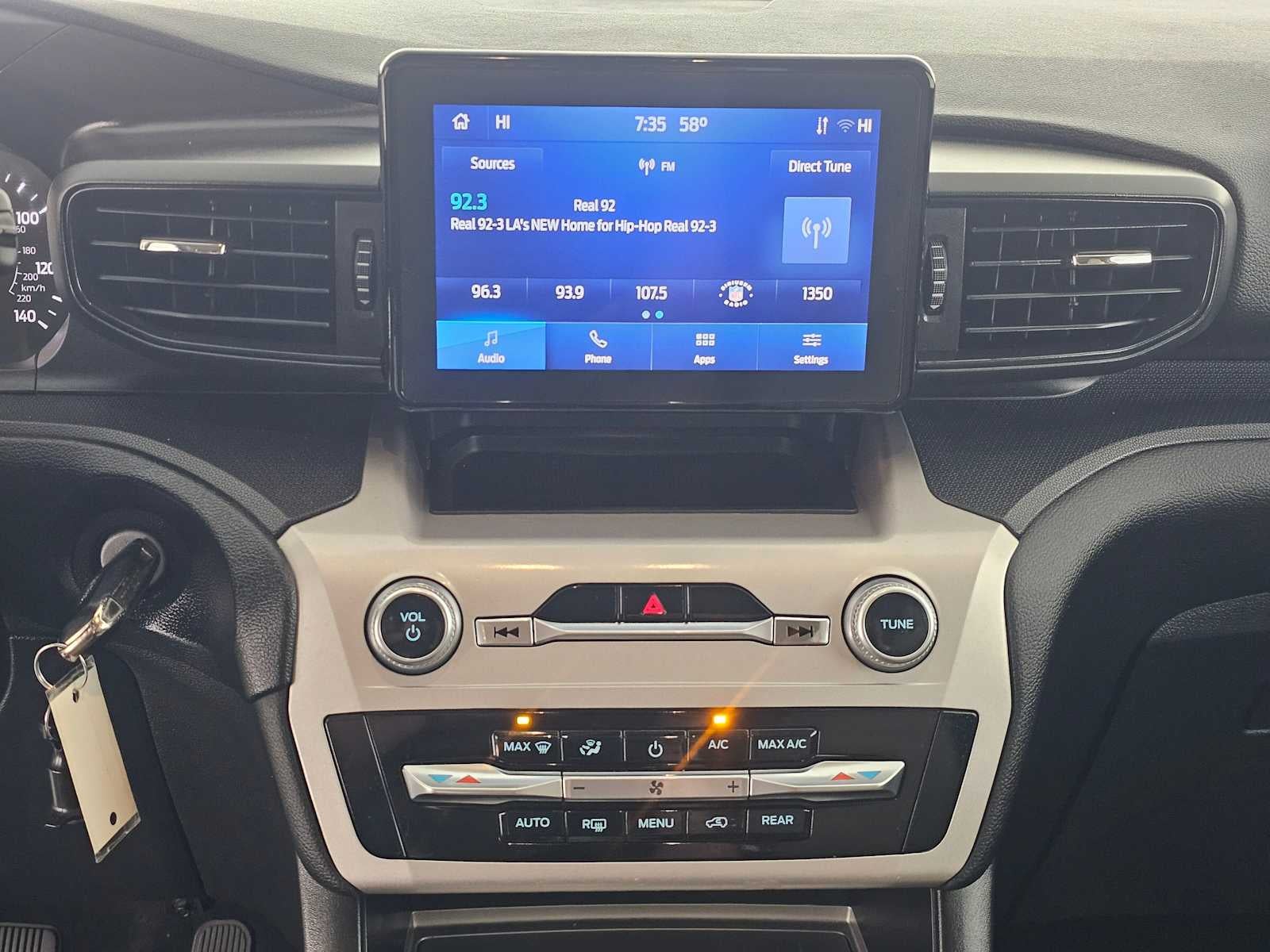 2022 Ford Explorer Base