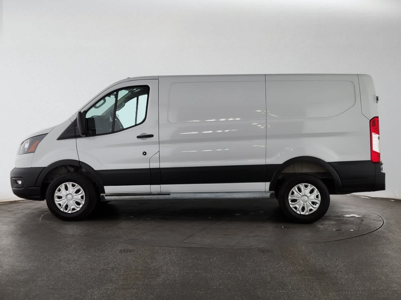2025 Ford Transit Cargo Van T-250 130" Low Rf 9070 GVWR RWD