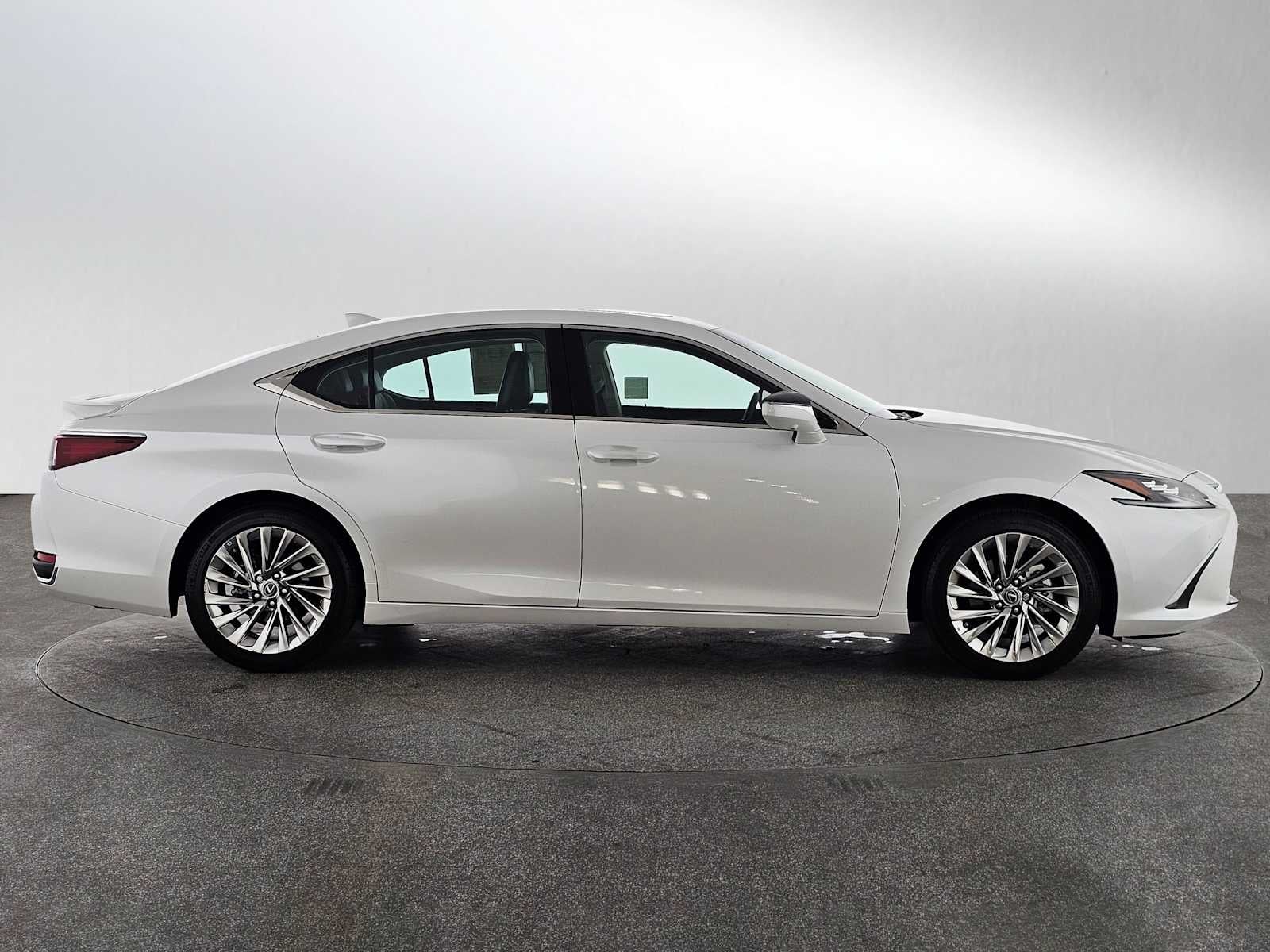 2023 Lexus ES 300h Luxury