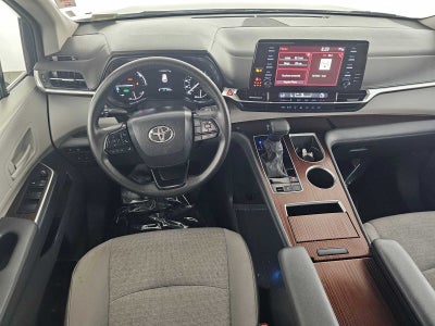 2024 Toyota Sienna LE