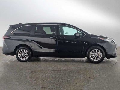 2024 Toyota Sienna LE