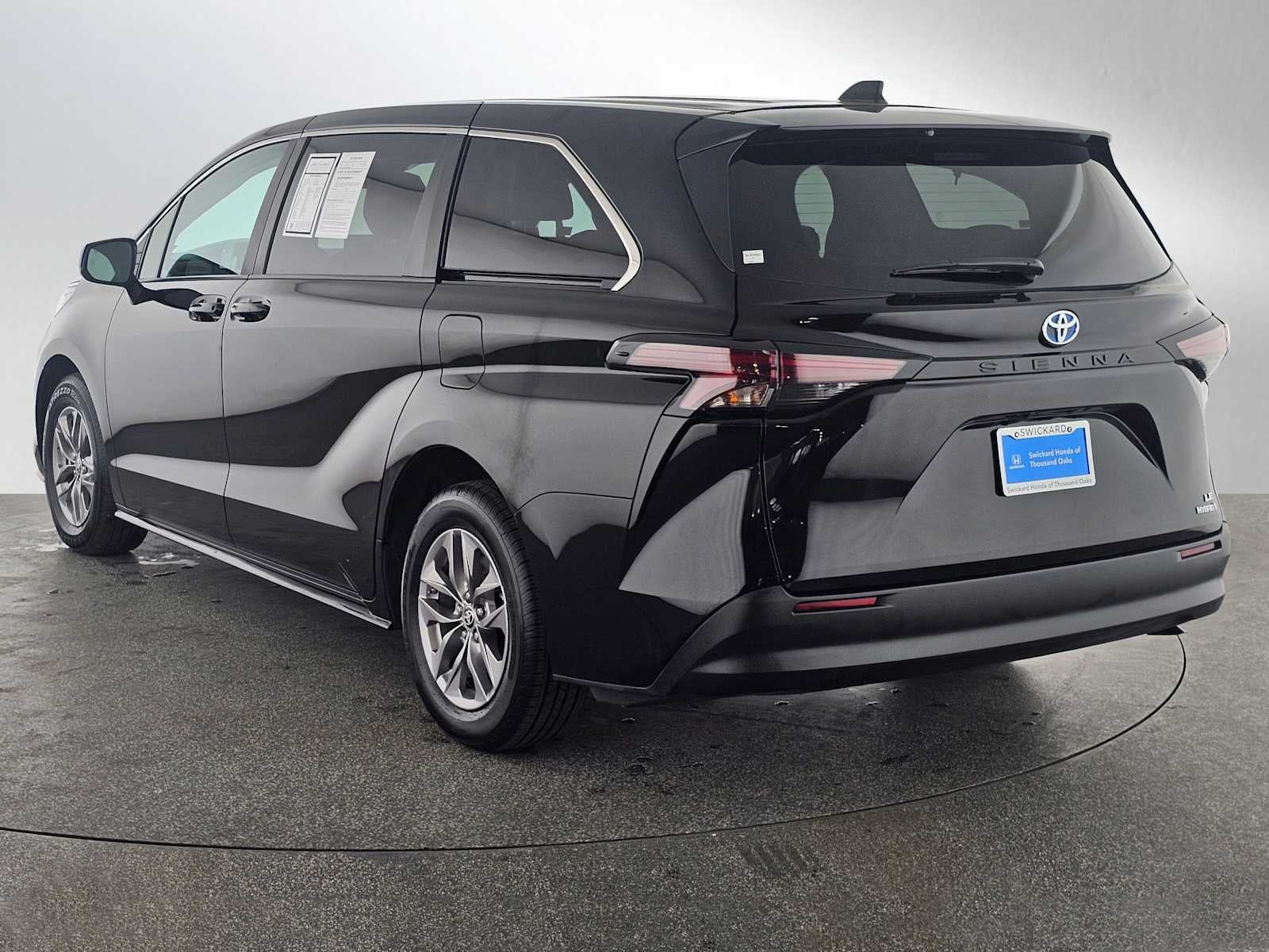 2024 Toyota Sienna LE