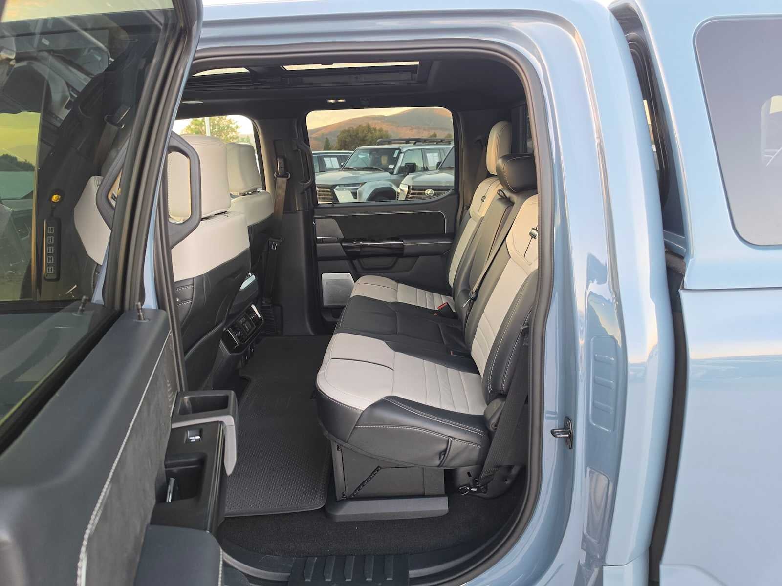 2023 Ford F-150 Lightning Platinum