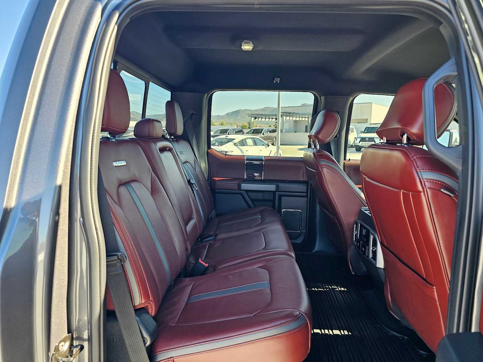 2022 Ford Super Duty F-350 SRW Pickup Platinum