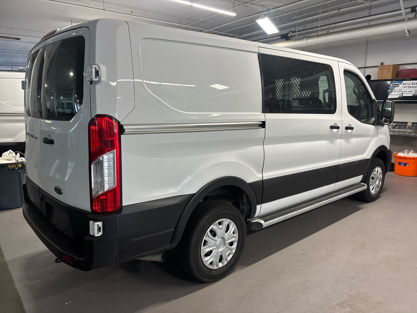 2024 Ford Transit T-250 130" Low Rf 9070 GVWR RWD
