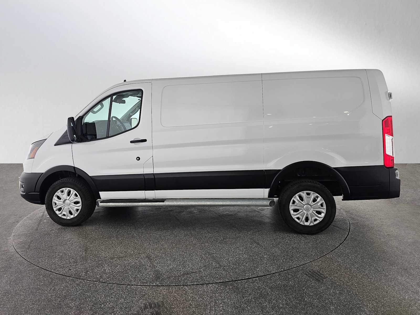 2024 Ford Transit T-250 130" Low Rf 9070 GVWR RWD