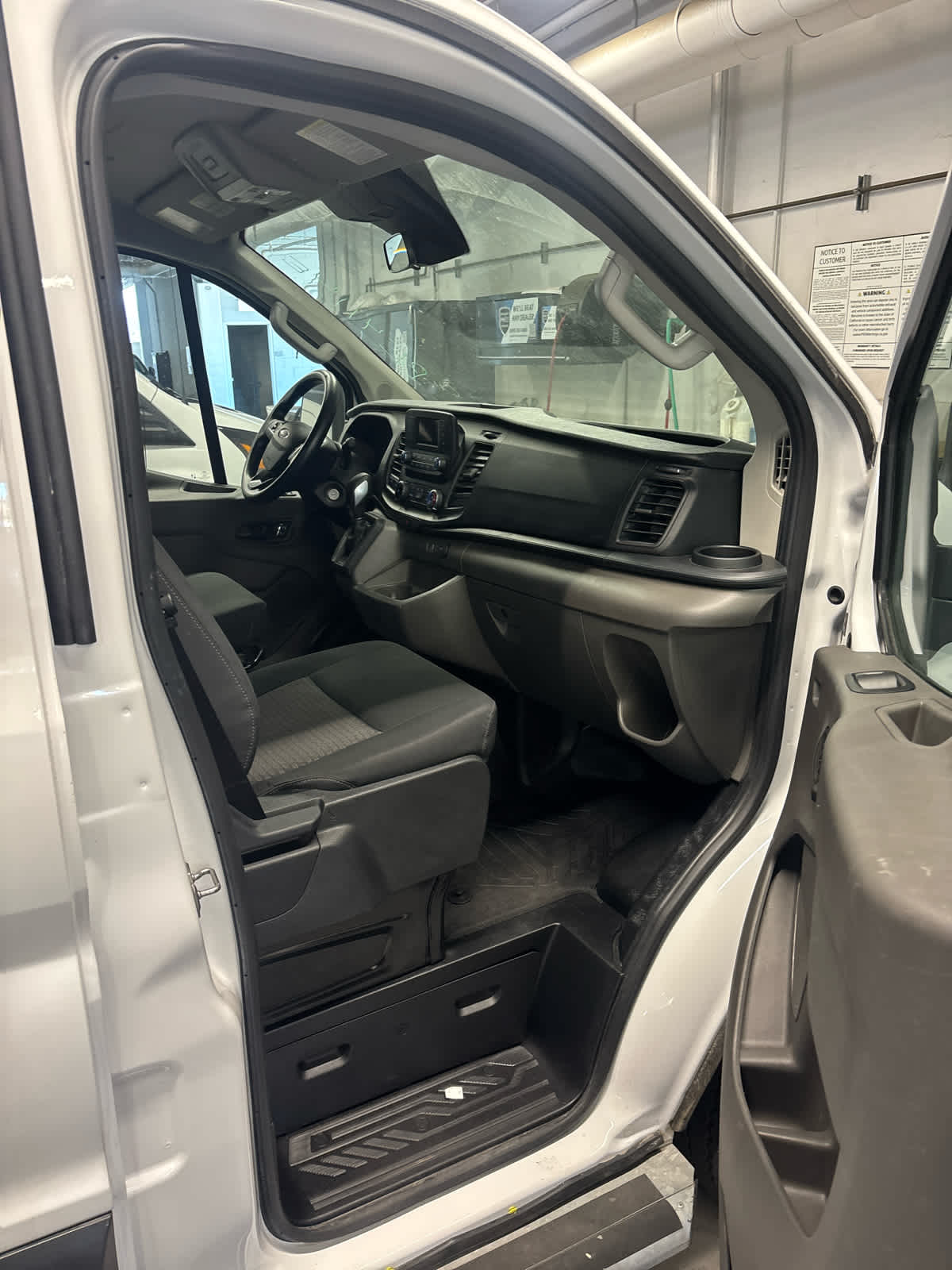 2024 Ford Transit T-250 130" Low Rf 9070 GVWR RWD