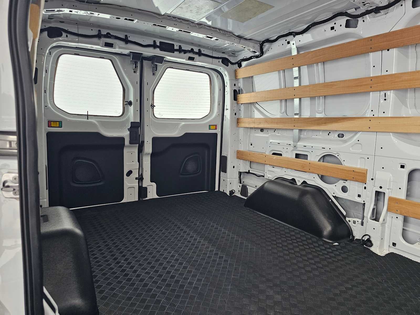 2024 Ford Transit T-250 130" Low Rf 9070 GVWR RWD