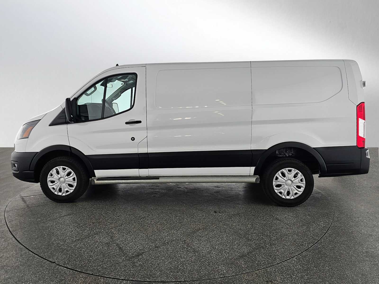 2024 Ford Transit T-250 130" Low Rf 9070 GVWR RWD