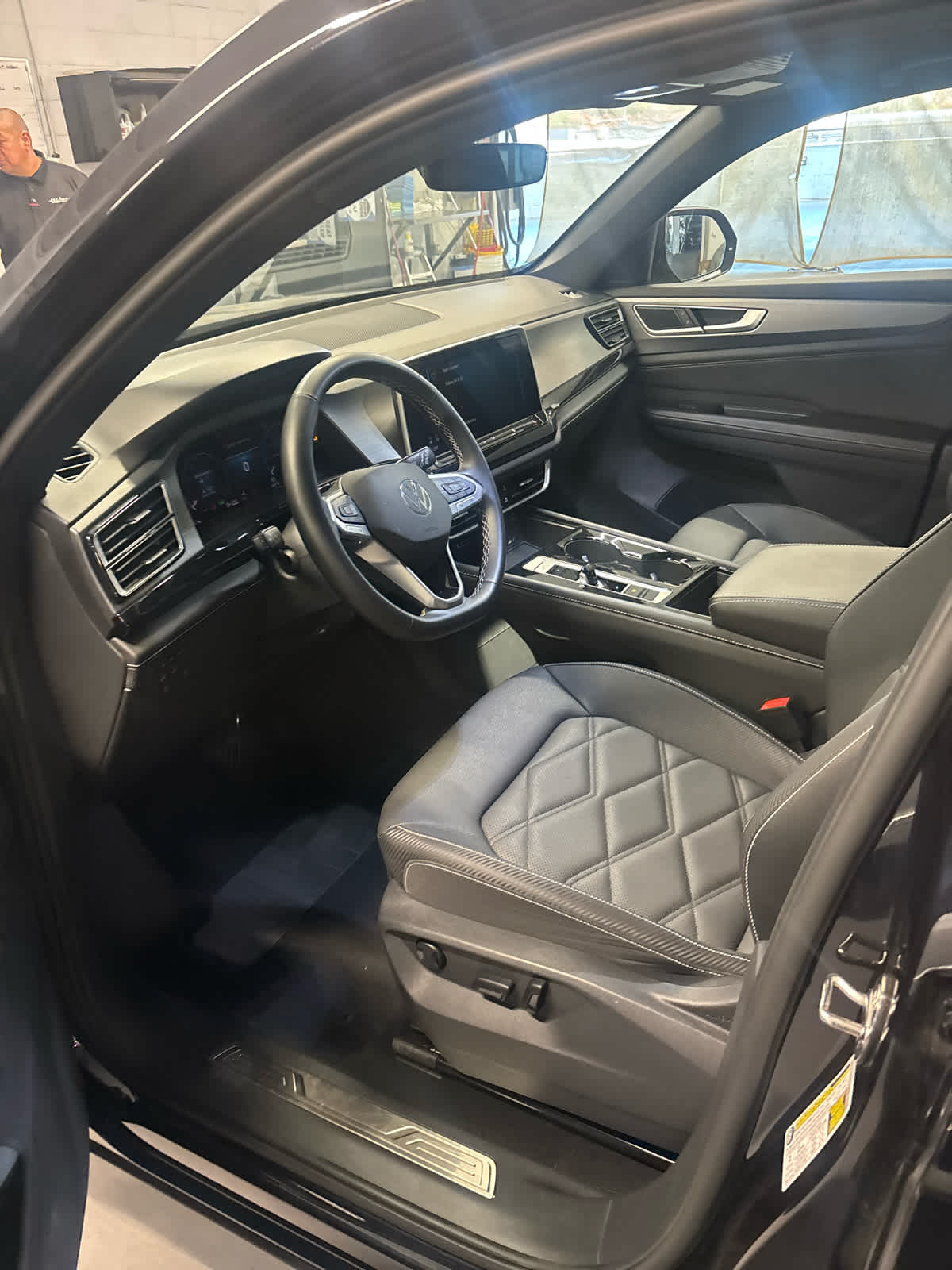 2025 Volkswagen Atlas Cross Sport 2.0T SE w/Technology