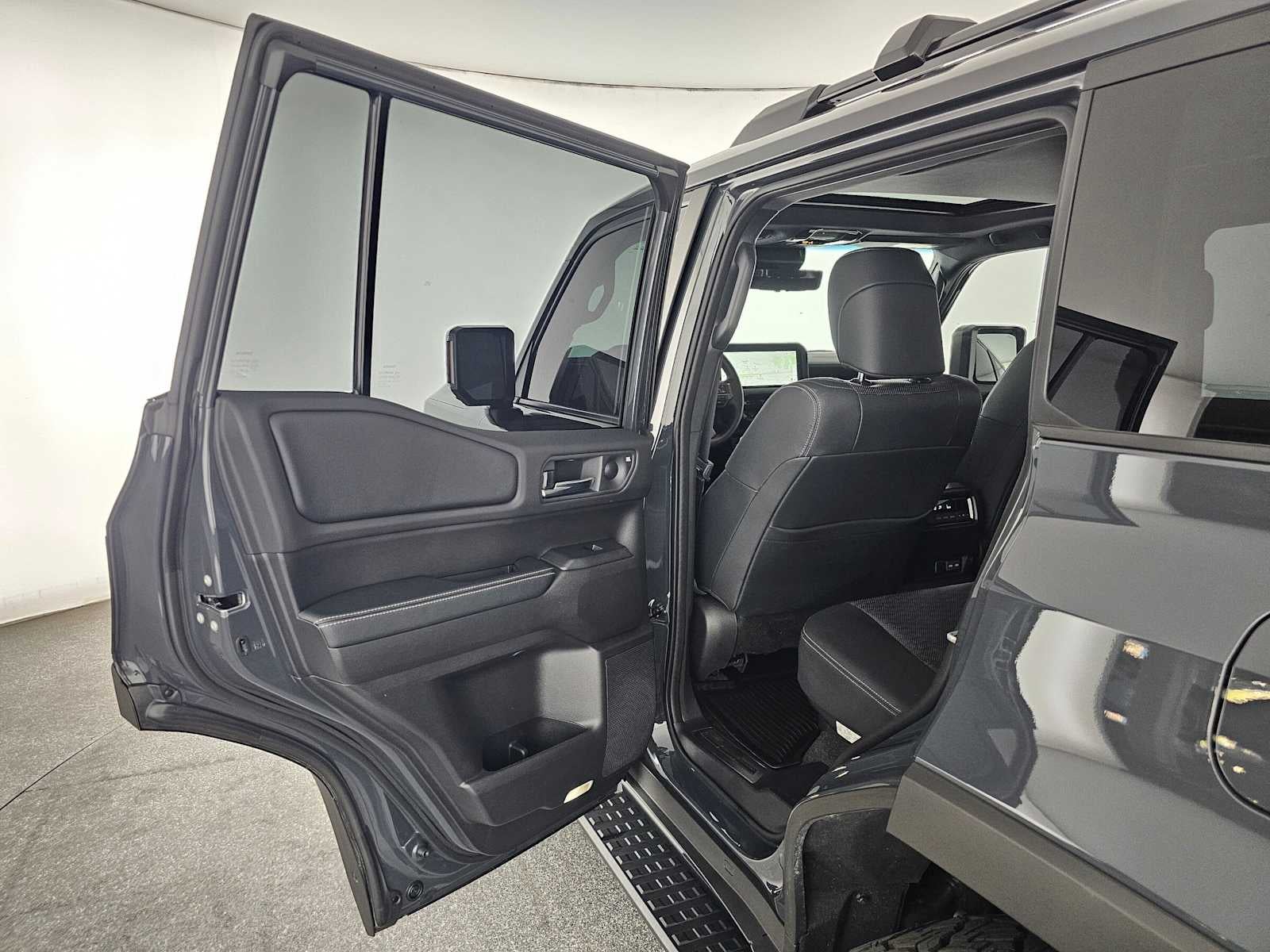 2025 Toyota Land Cruiser 4WD (Natl)