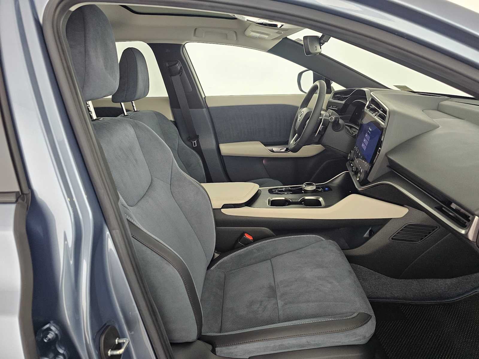 2023 Lexus RZ 450e Luxury