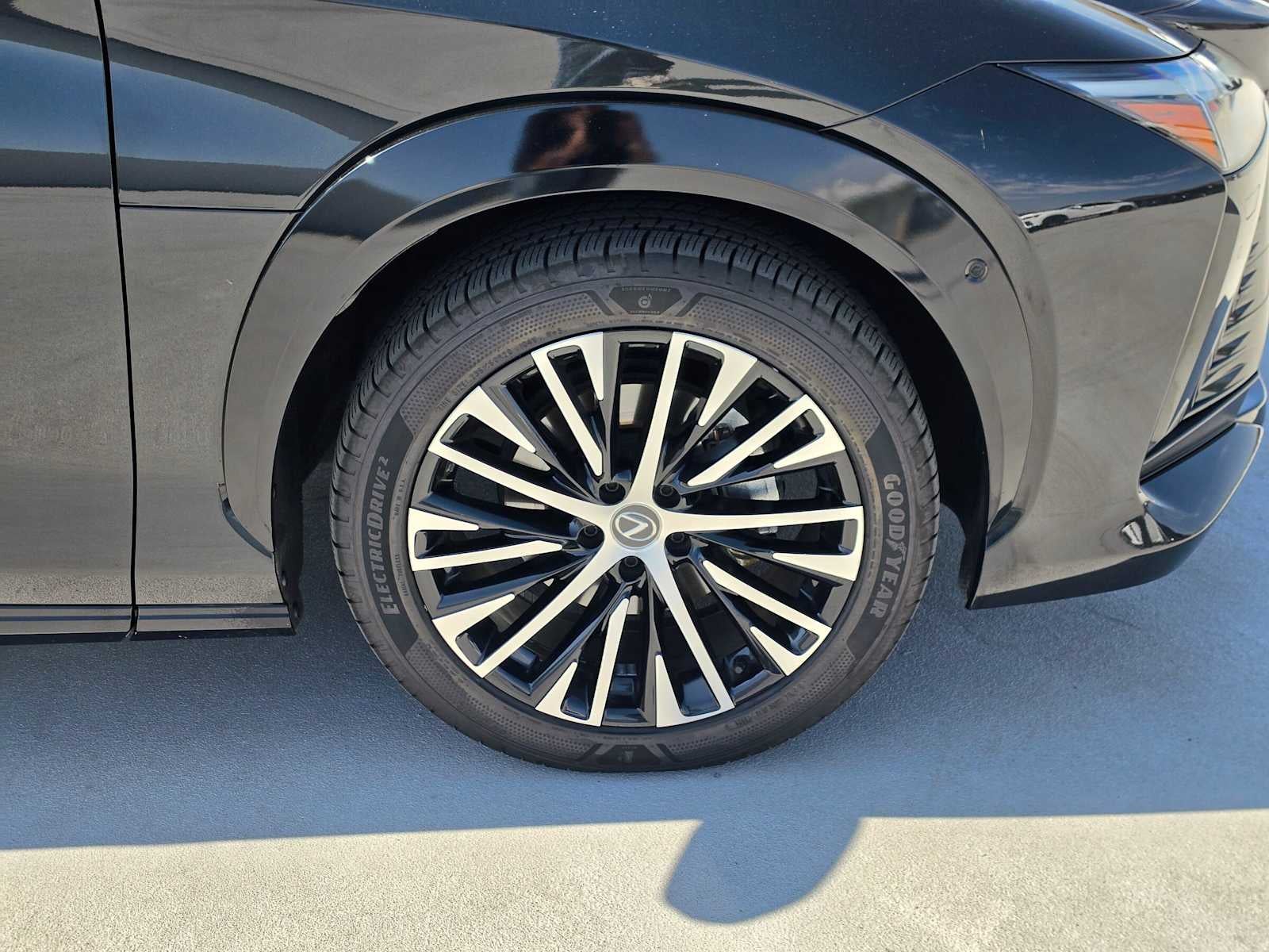 2023 Lexus RZ 450e Luxury