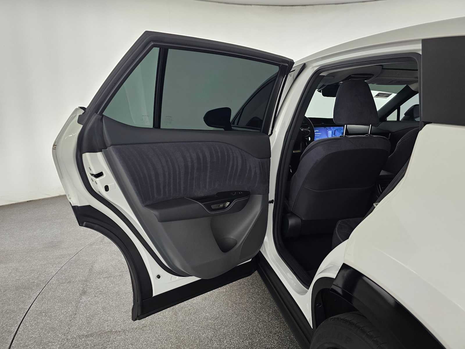 2024 Lexus RZ 300e Luxury