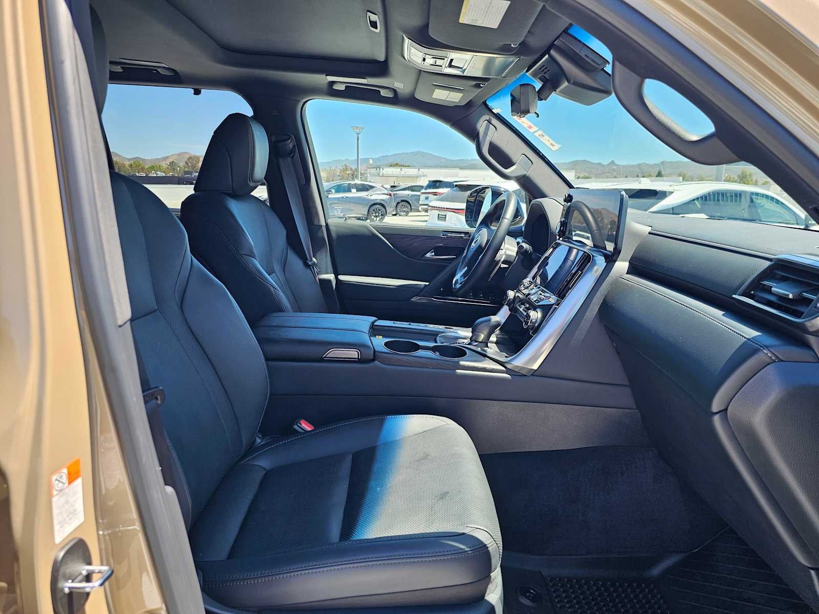 2025 Lexus LX 700h Overtrail