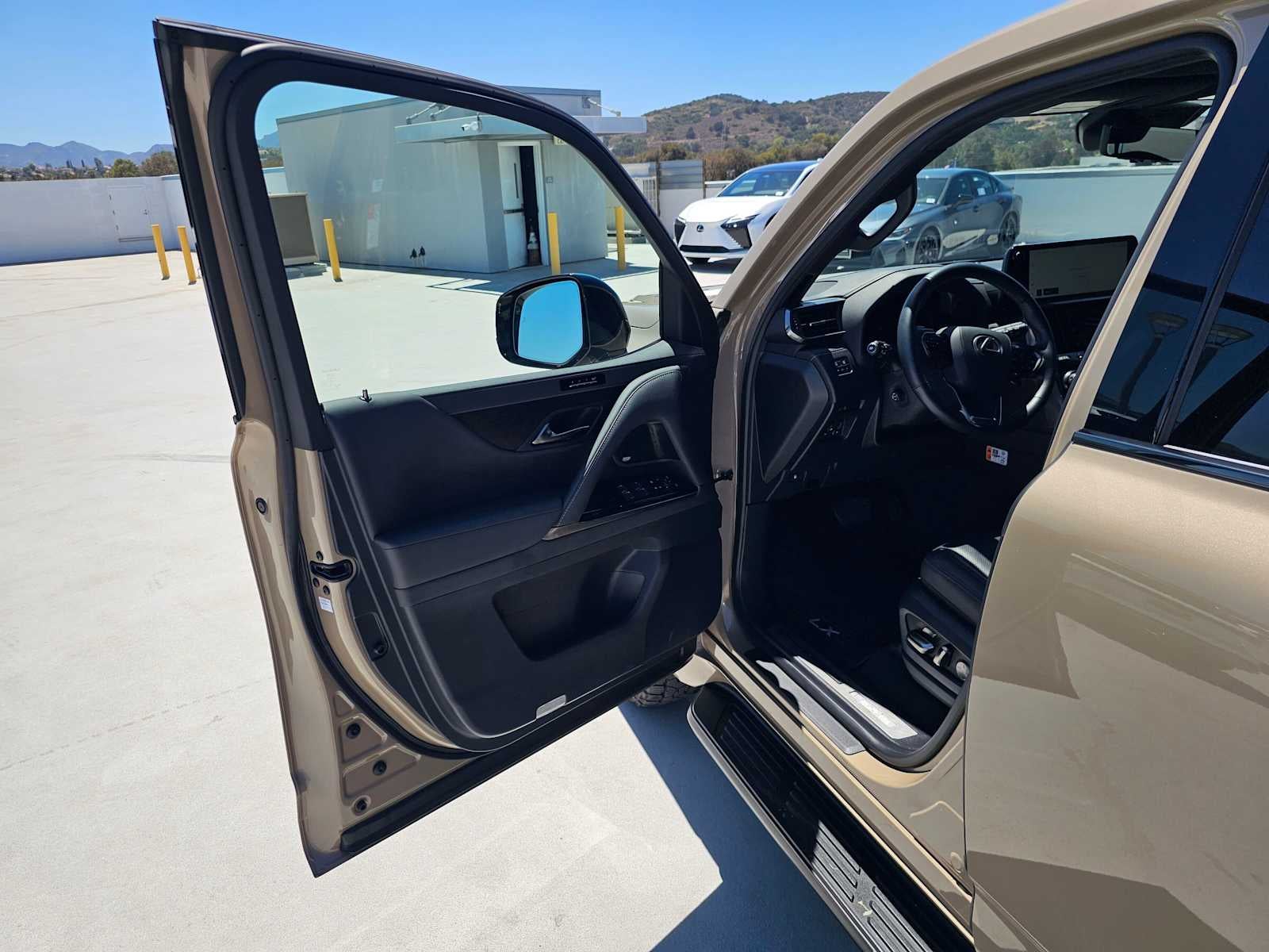 2025 Lexus LX 700h Overtrail