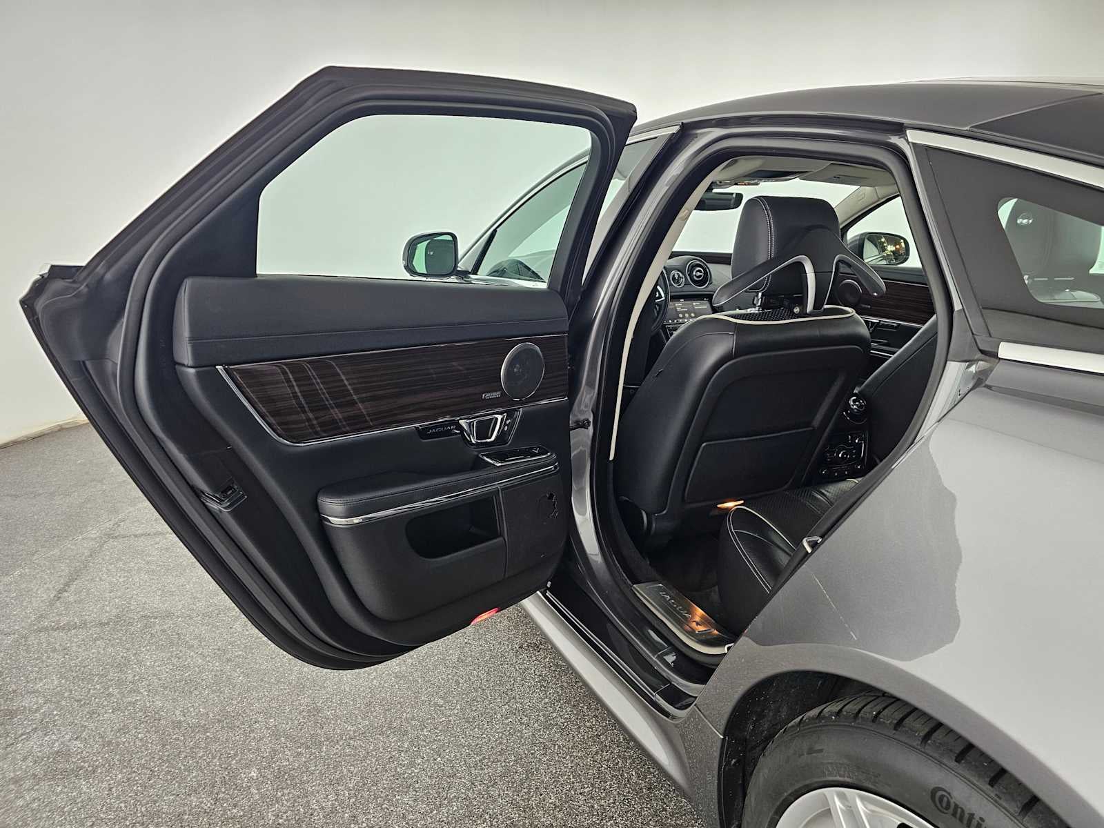 2019 Jaguar XJ XJ R-Sport