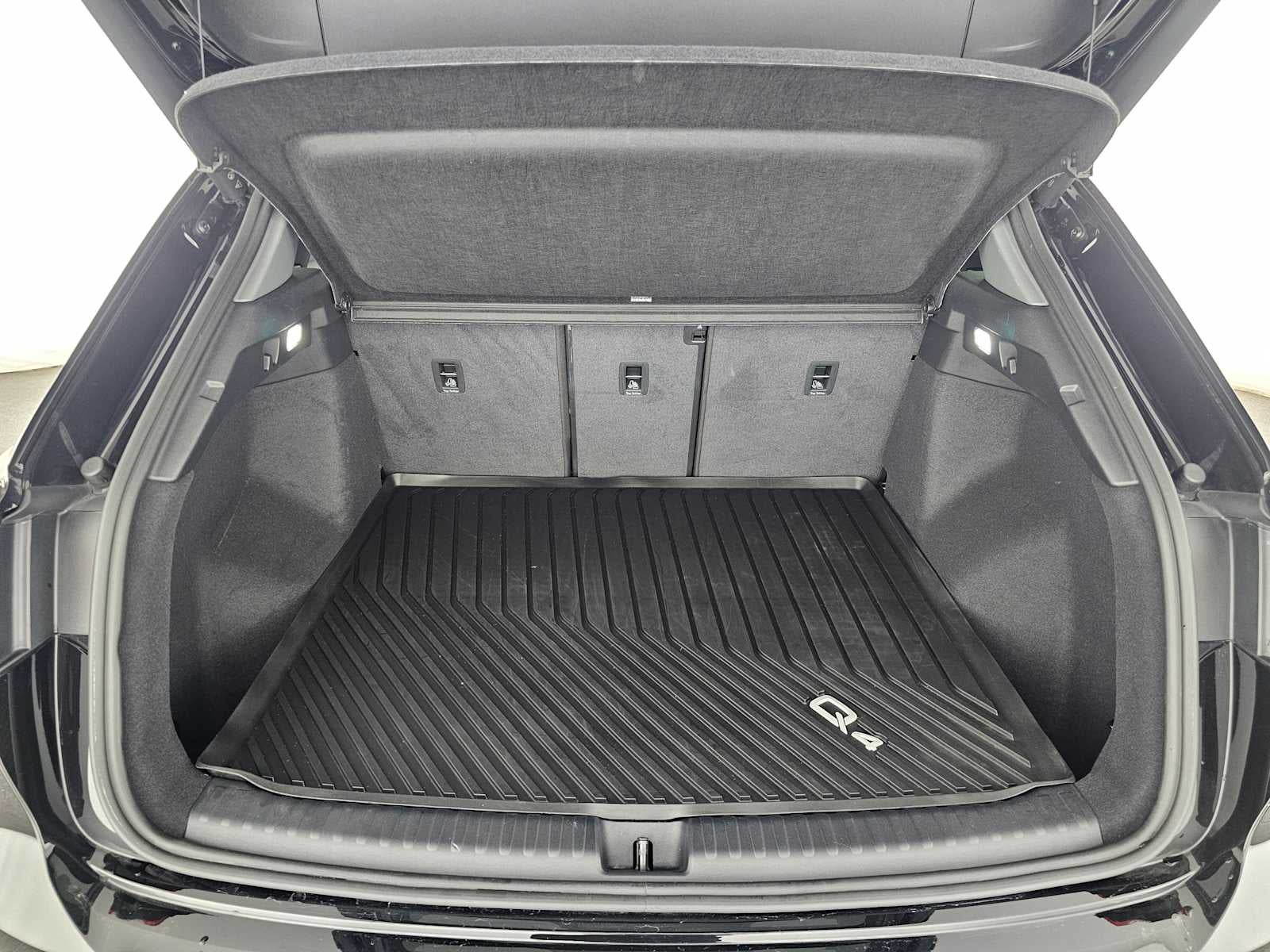 2024 Audi Q4 e-tron Premium Plus